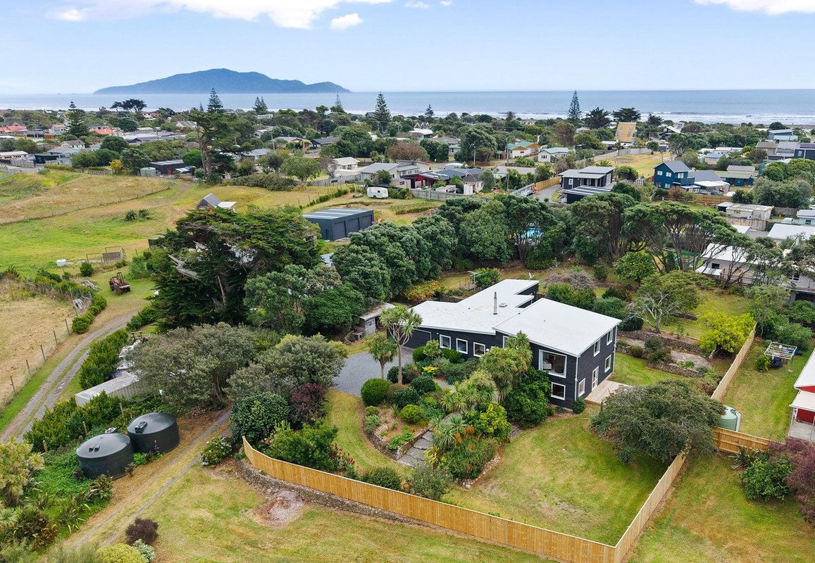 321 Te Horo Beach Road, Te Horo Beach, Otaki - Carousel 1