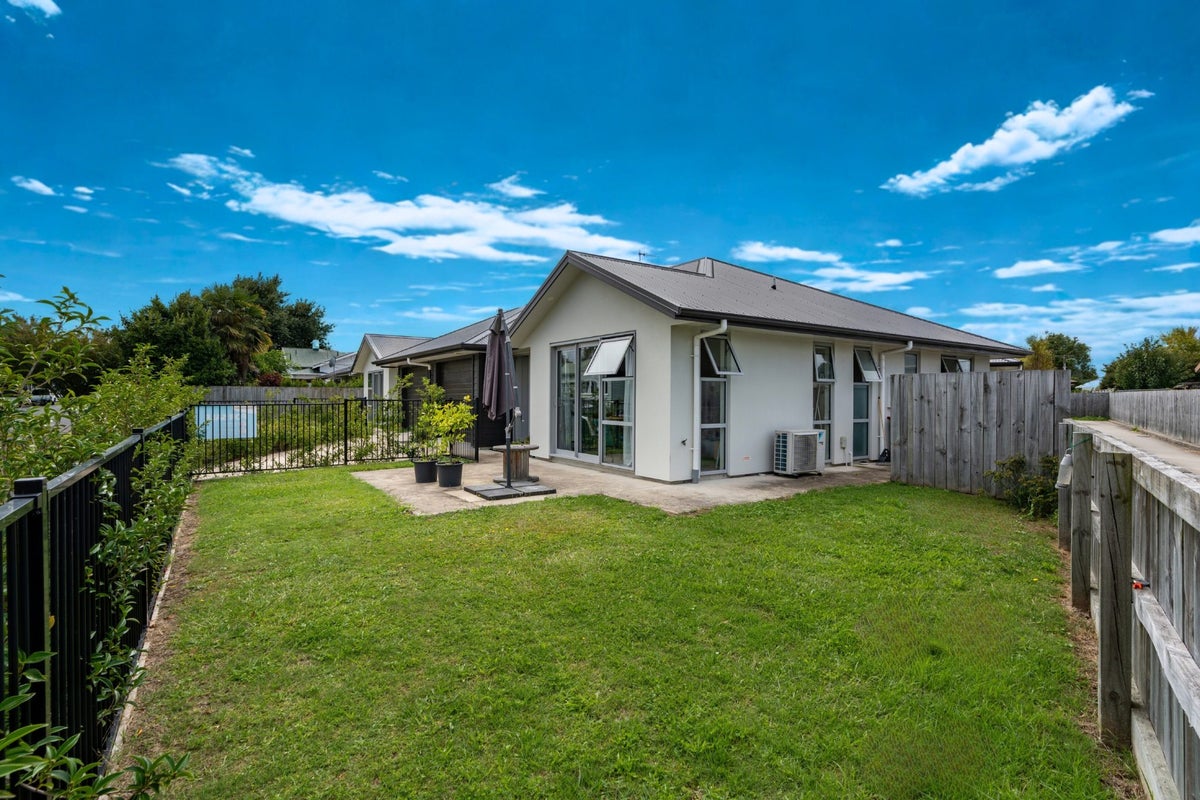 2/11 Miro Street, Maeroa, Hamilton - Carousel 1