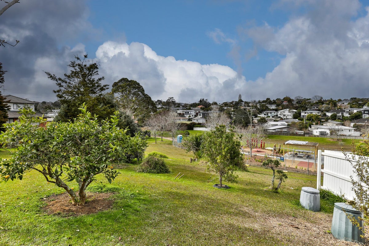 2/52 Knightsbridge Drive, Forrest Hill, Auckland - Carousel 2