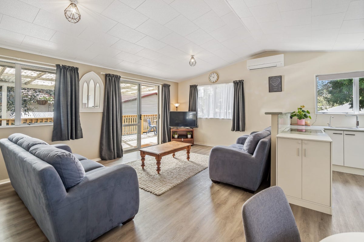 6A Okere Place, Tikipunga, Whangarei - Carousel 1