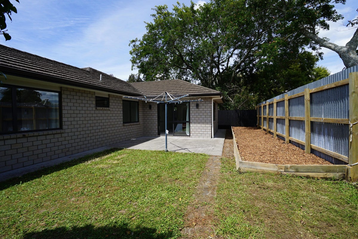 8 Berkley Avenue, Hillcrest, Hamilton - Carousel 25