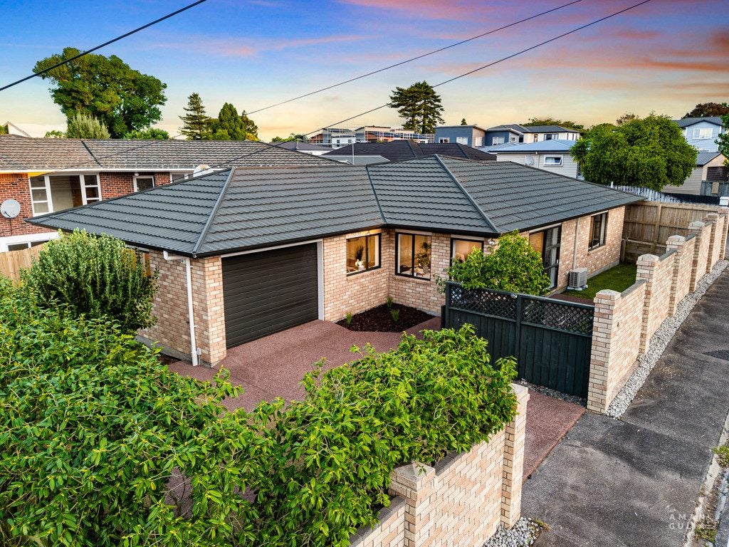 70A Sturges Road, Henderson, Auckland - Carousel 1