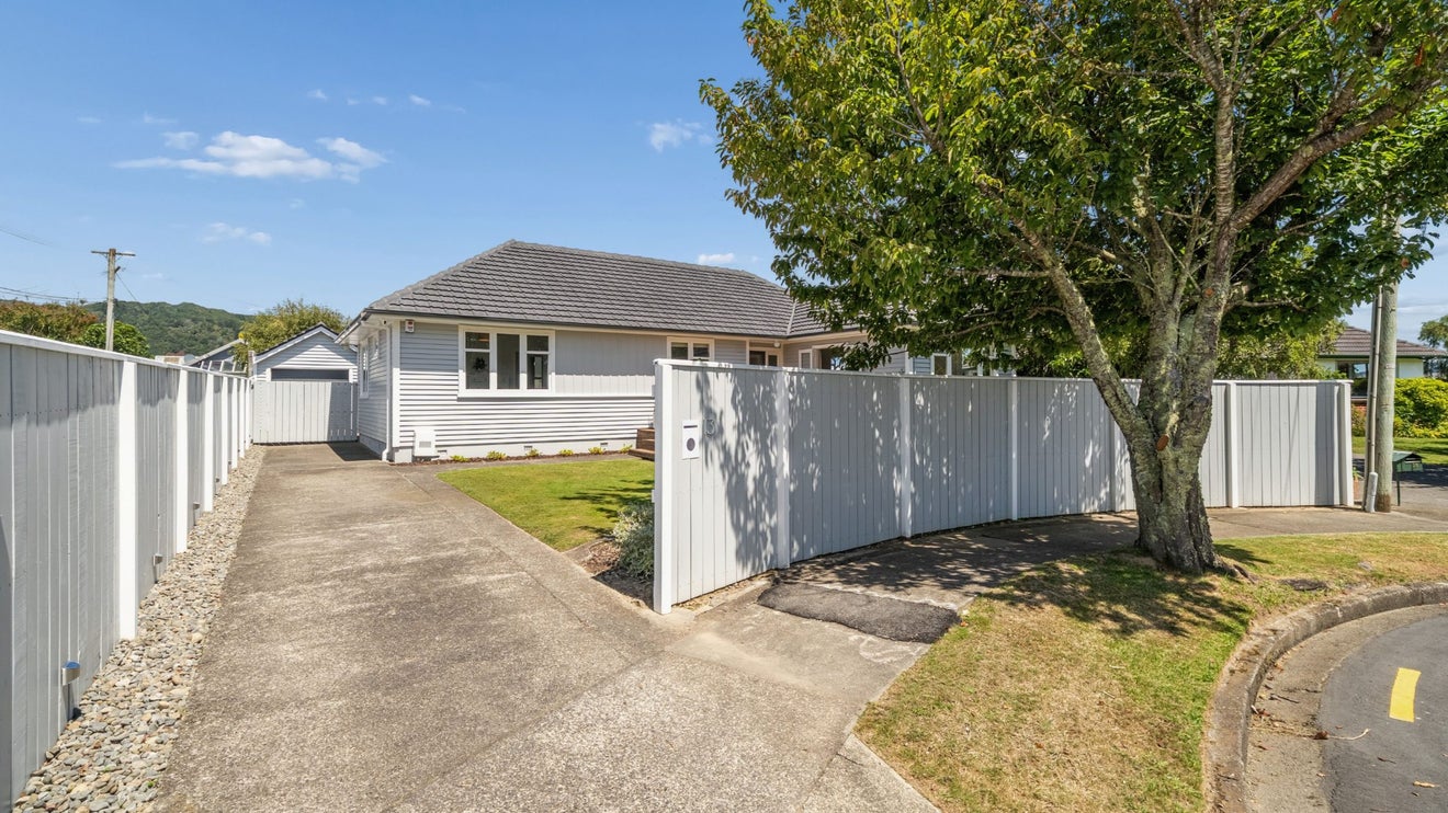 13 Te Puni Grove, Elderslea, Upper Hutt - Carousel 1