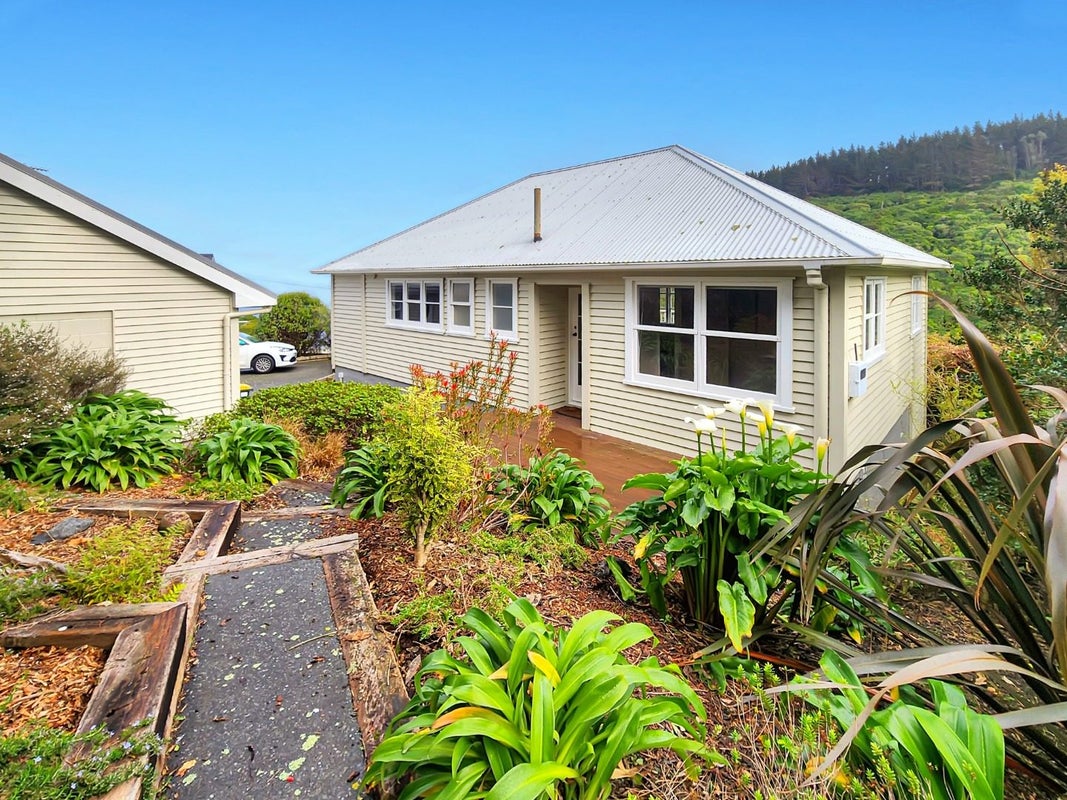 1 Fleet Grove, Korokoro, Lower Hutt - Carousel 1