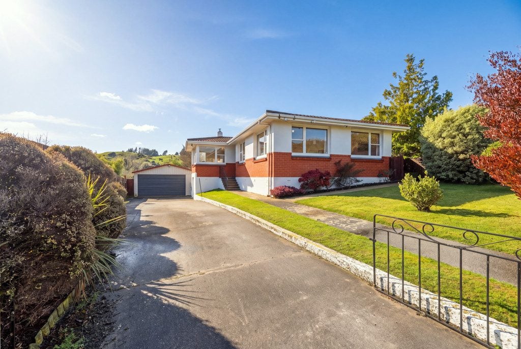 8 Bell Crescent, Concord, Dunedin - Carousel 1