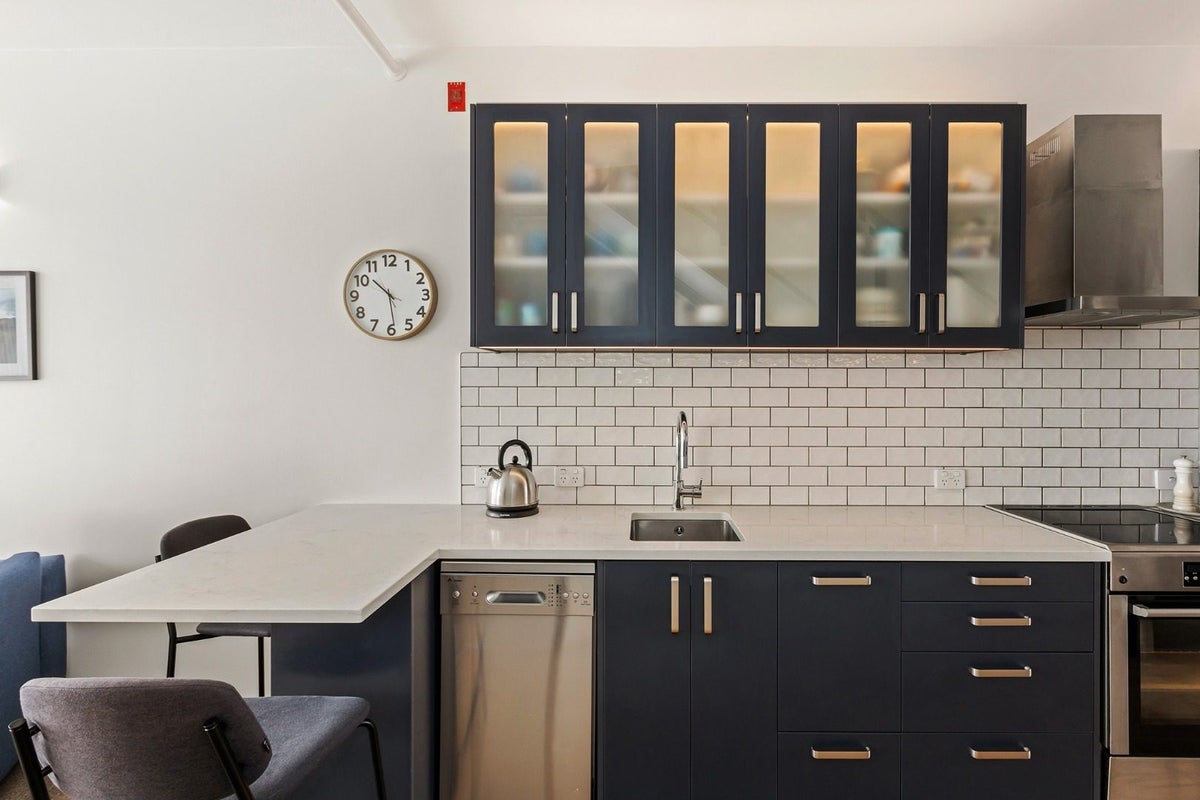4P/51 Webb Street, Mount Cook, Wellington - Carousel 2