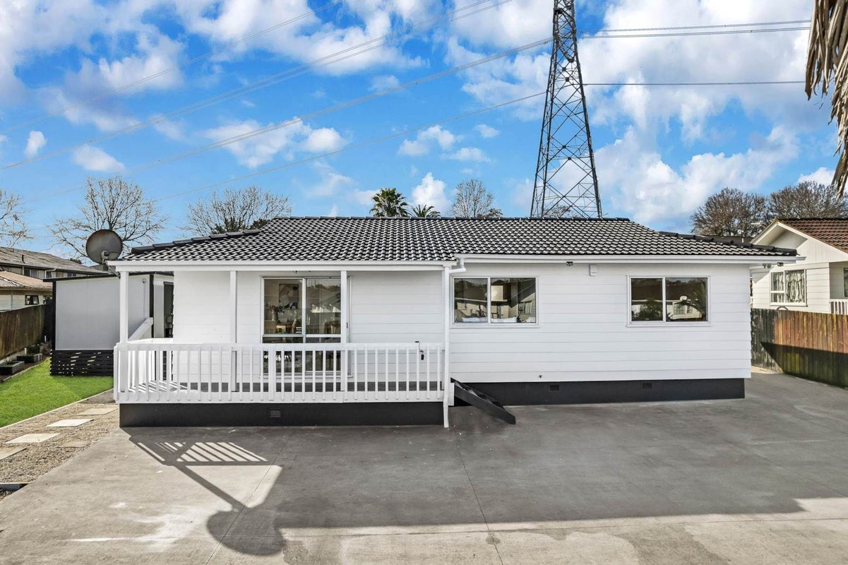 27 Palermo Place, Clover Park, Auckland - Carousel 1