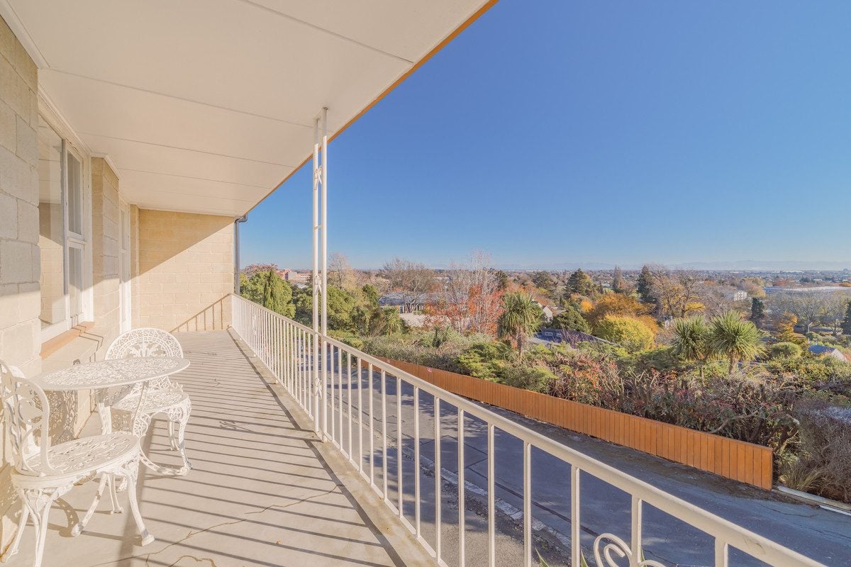 7B Karitane Drive, Cashmere, Christchurch - Carousel 1