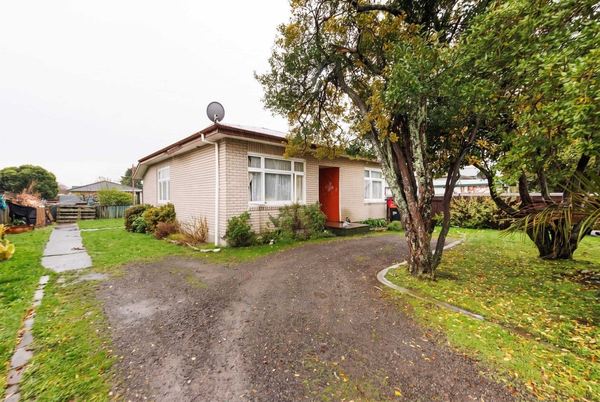 31 Knowles Street, Terrace End, Palmerston North - Carousel 1