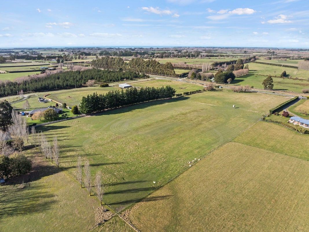 327 Upper Sefton Road, Sefton, Sefton - Carousel 1