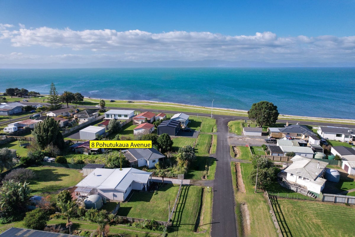 8 Pohutukawa Avenue, Kaiaua - Carousel 1