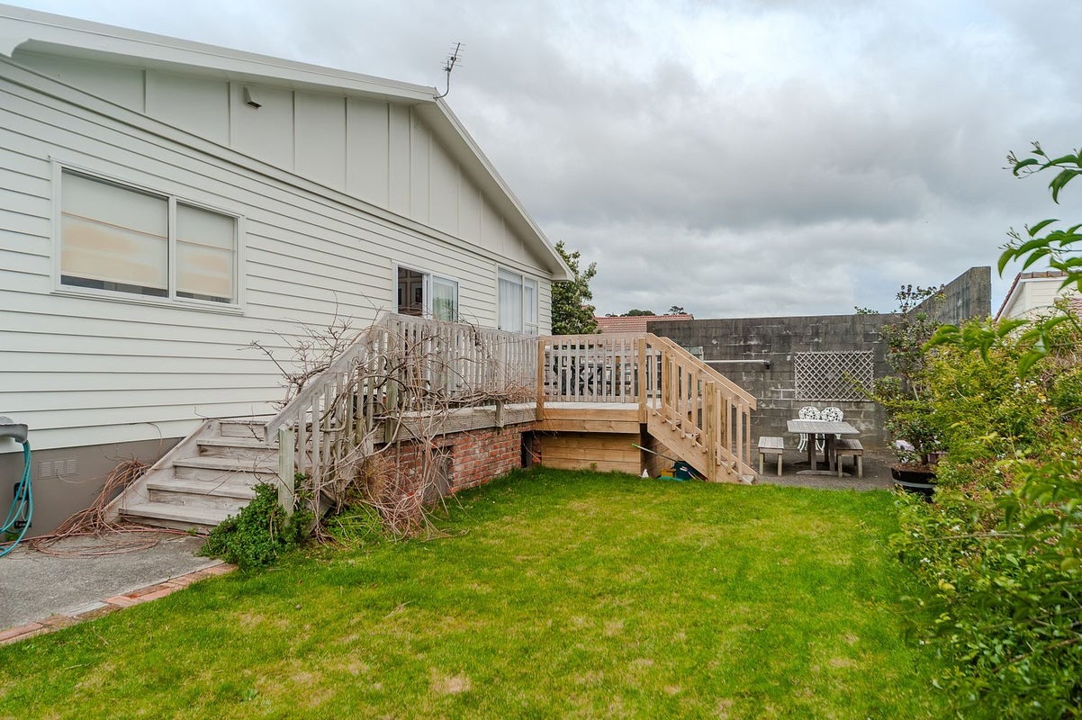 111 Darlington Road, Miramar, Wellington - Carousel 14
