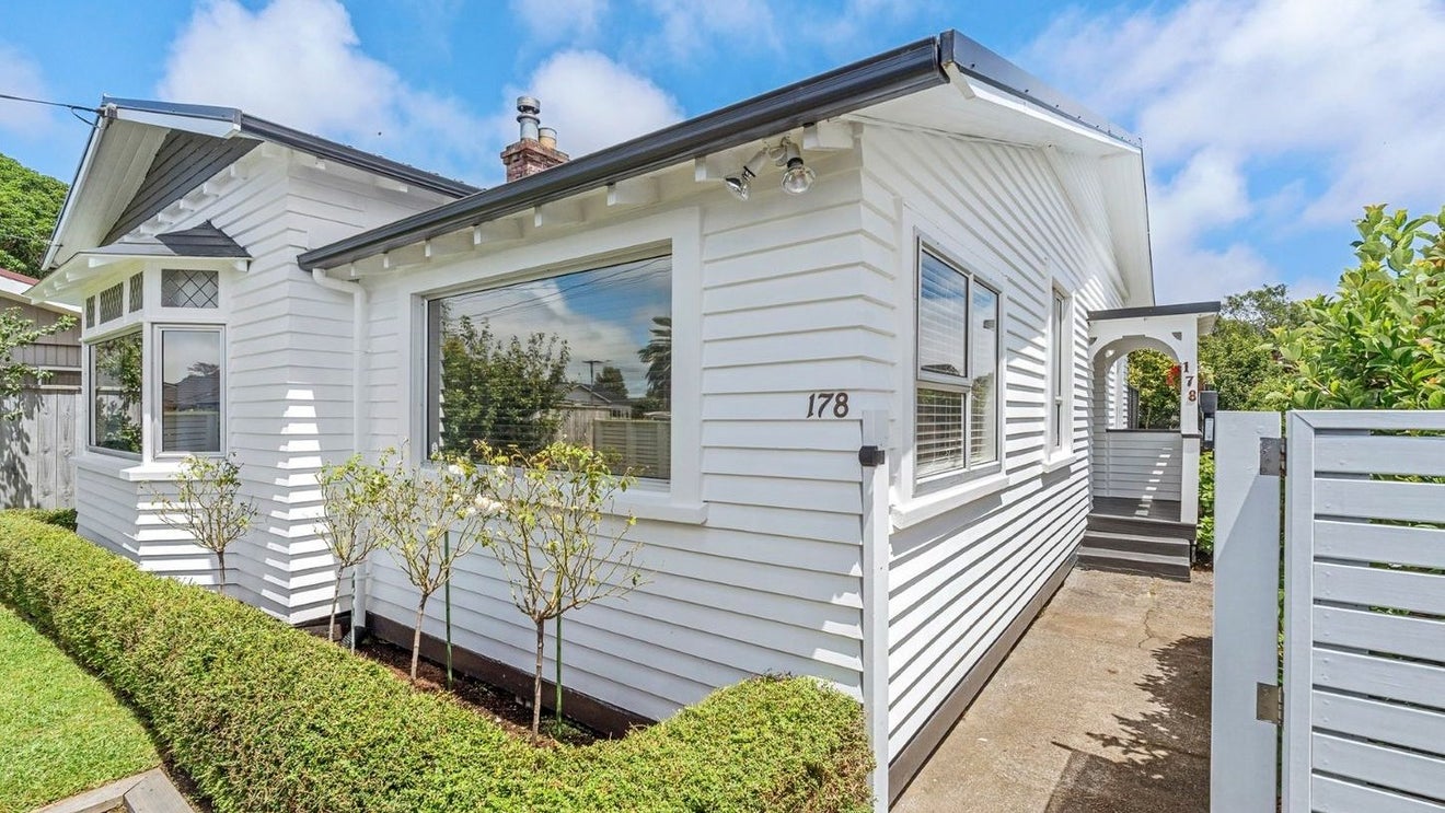 178 Carrington Street, Lower Vogeltown, New Plymouth - Carousel 1