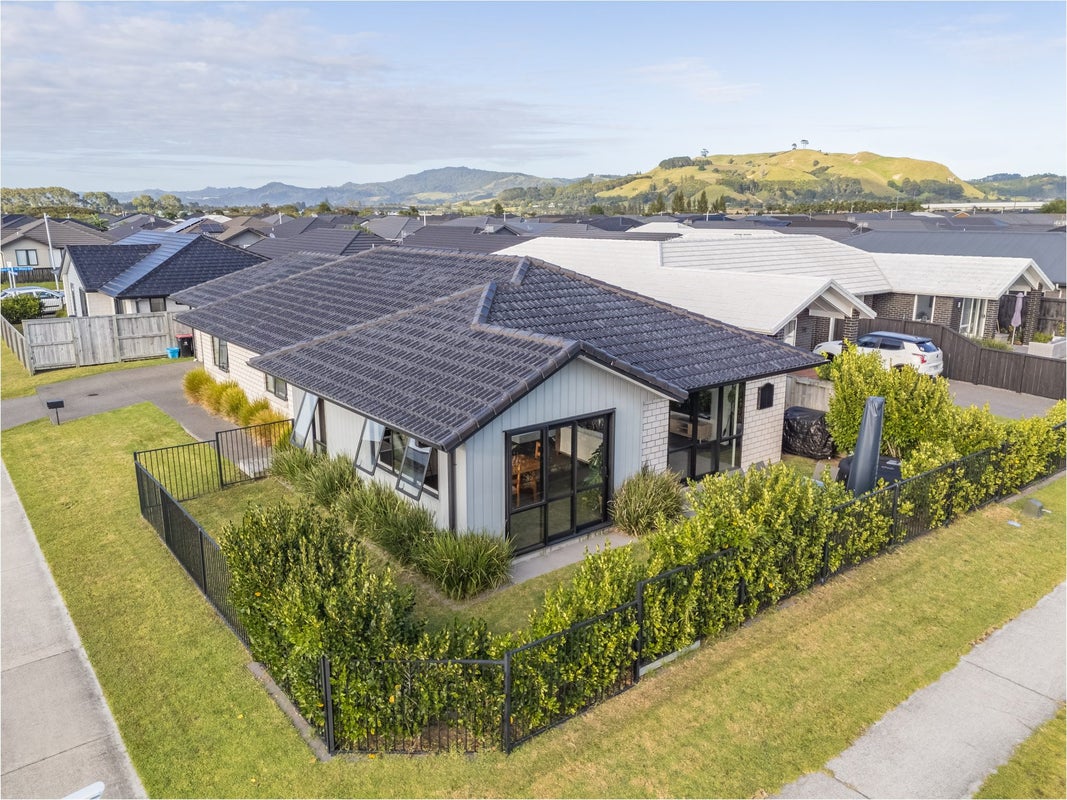 1 FONTANA STREET, Papamoa, Papamoa - Carousel 1