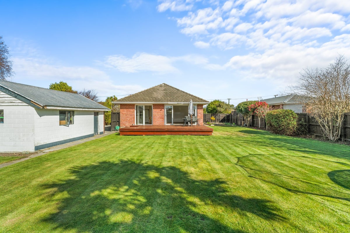 27 Bourne Crescent, Papanui, Christchurch - Carousel 1