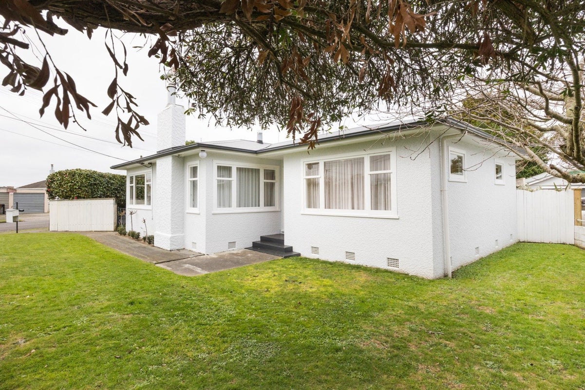 11 Churchill Avenue, Feilding, Feilding - Carousel 1