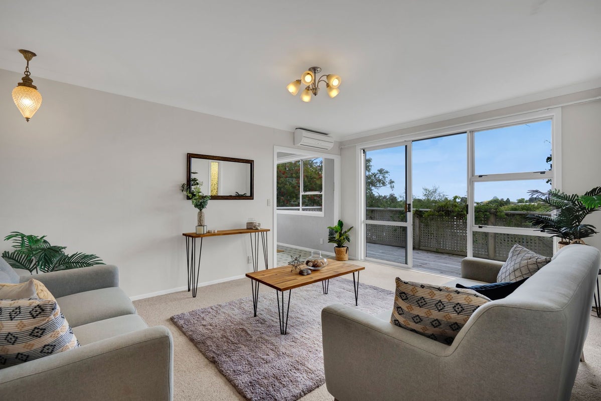 13 Fairfax Terrace, Frankleigh Park, New Plymouth - Carousel 2