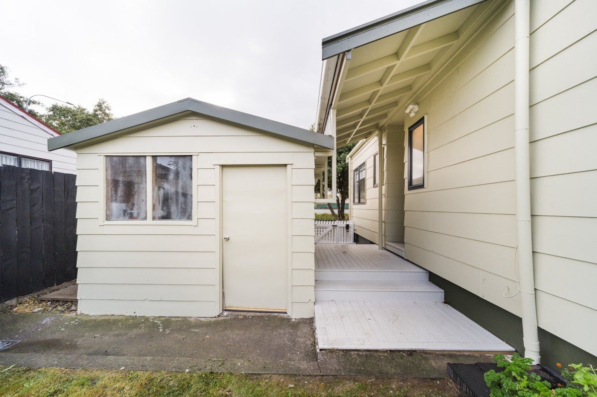 2 Peter Hall Drive, Kelvin Grove, Palmerston North - Carousel 24