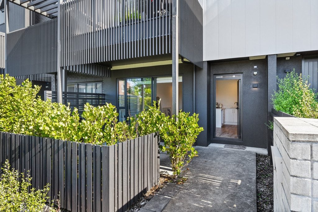 2/71 Hobsonville Point Road, Hobsonville, Auckland - Carousel 1