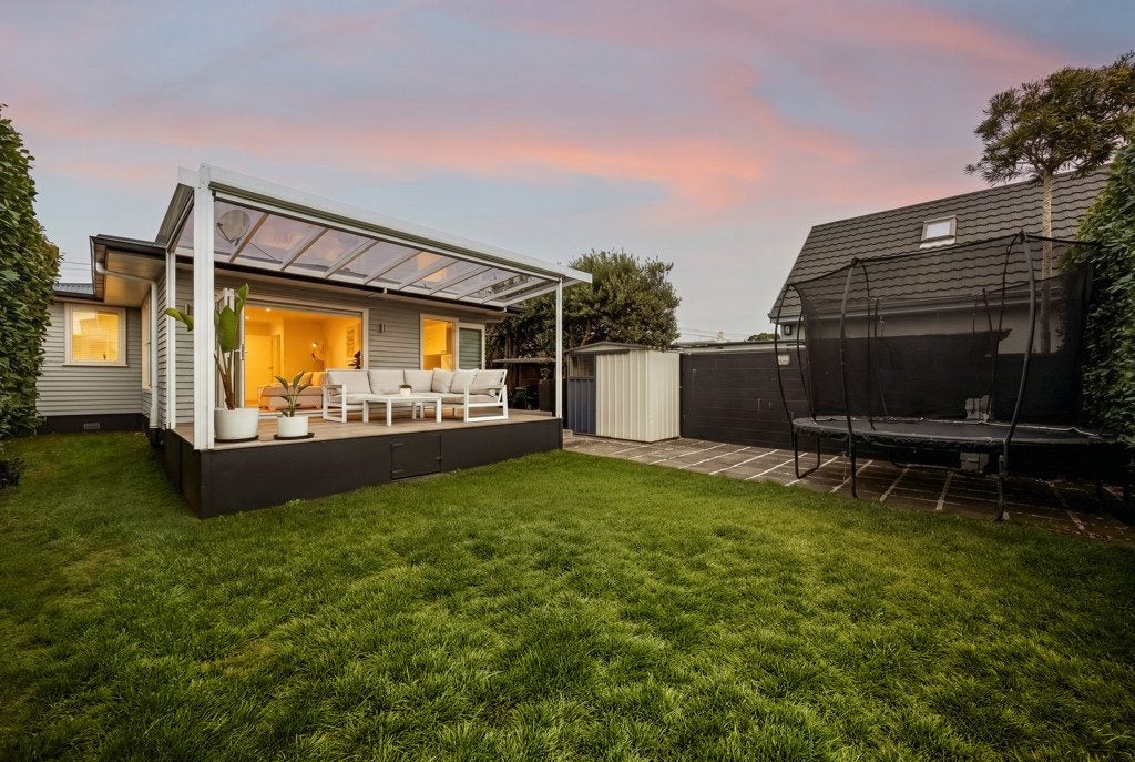 11 Whites Way, Ellerslie, Auckland - Carousel 1