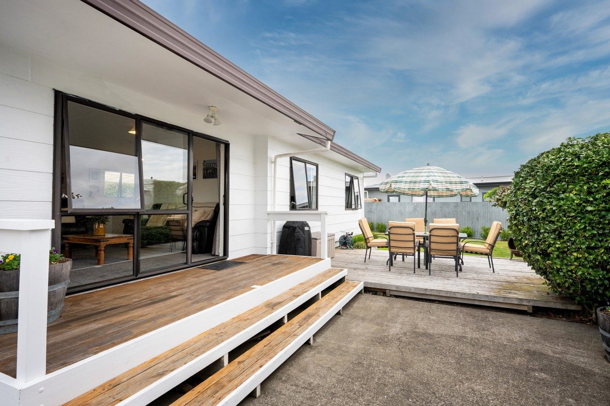 715 Maitland Crescent, Mayfair, Hastings - Carousel 2