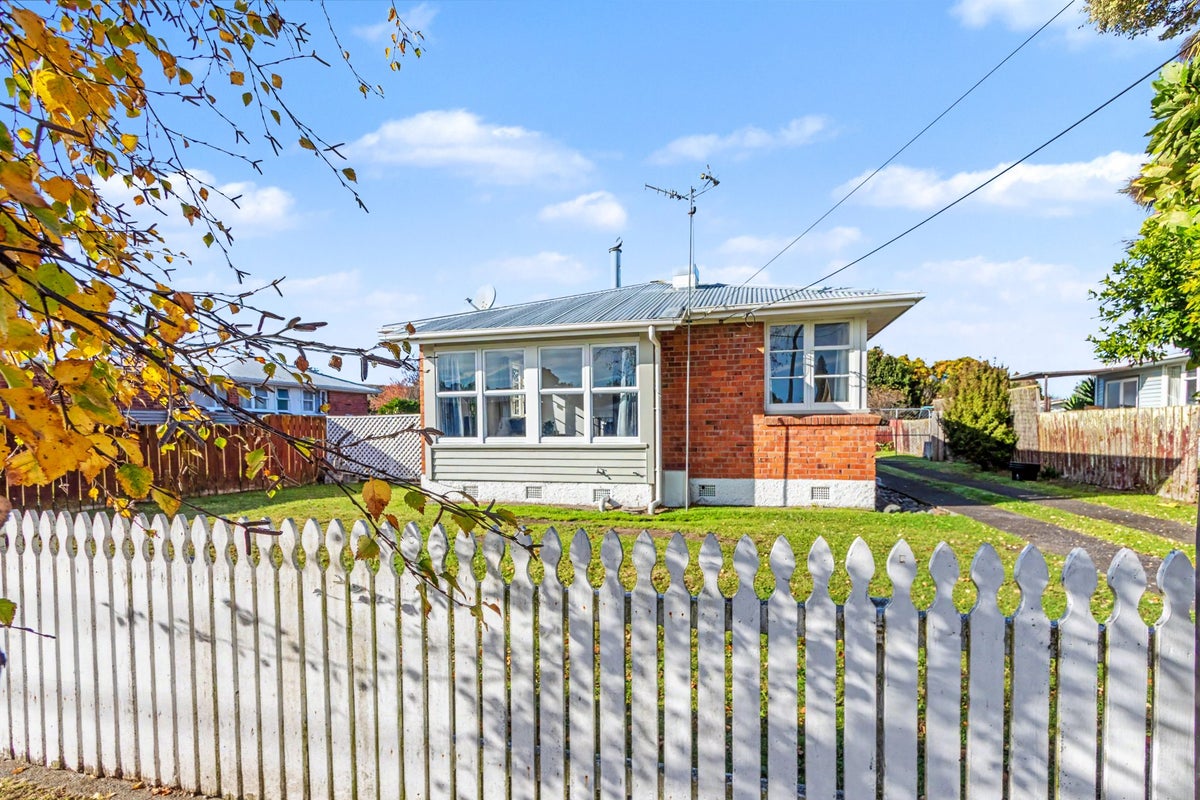 10 Hinemoa Street, Whanganui East, Whanganui - Carousel 2