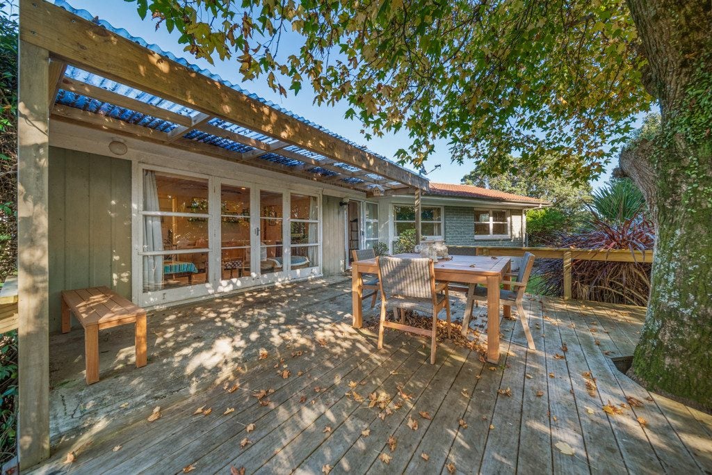 21 Racecourse Road, Waiuku, Waiuku - Carousel 1