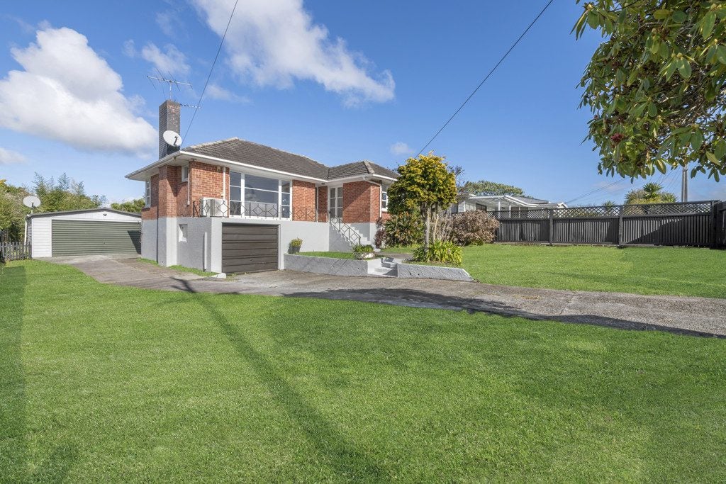 12 Clayton Road, Manurewa, Auckland - Carousel 1