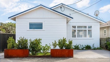 35 Strathavon Road, Miramar, Wellington - Carousel 1
