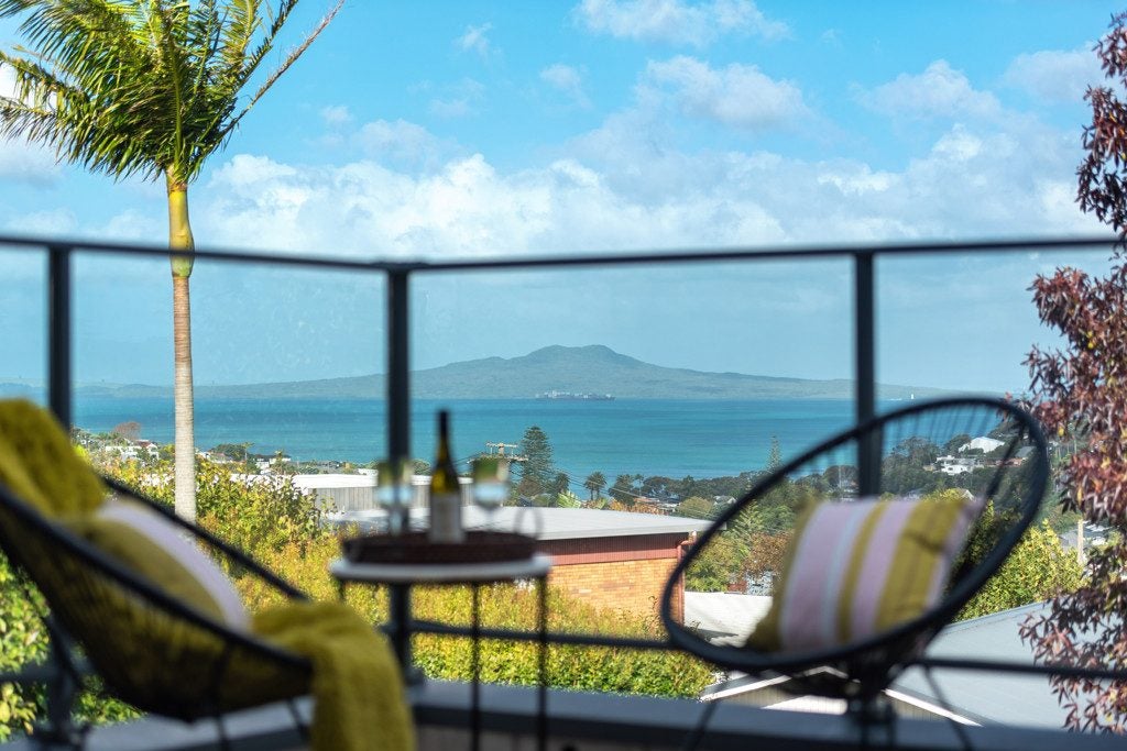 32A Knights Road, Rothesay Bay, Auckland - Carousel 1