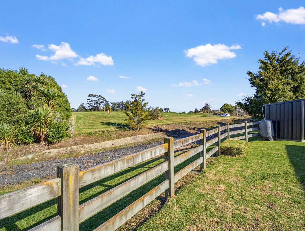 6 Michelia Lane, Helensville - Carousel 25