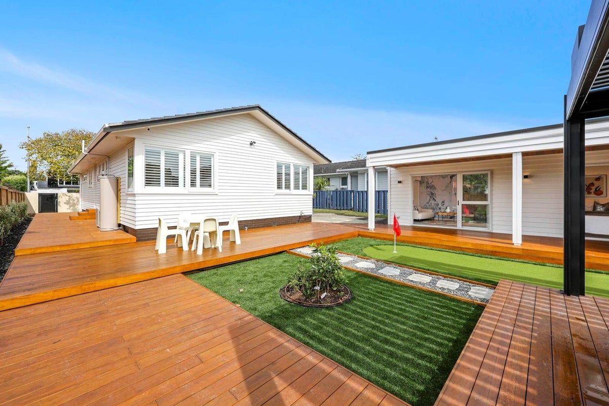 77 Celtic Crescent, Ellerslie, Auckland - Carousel 1