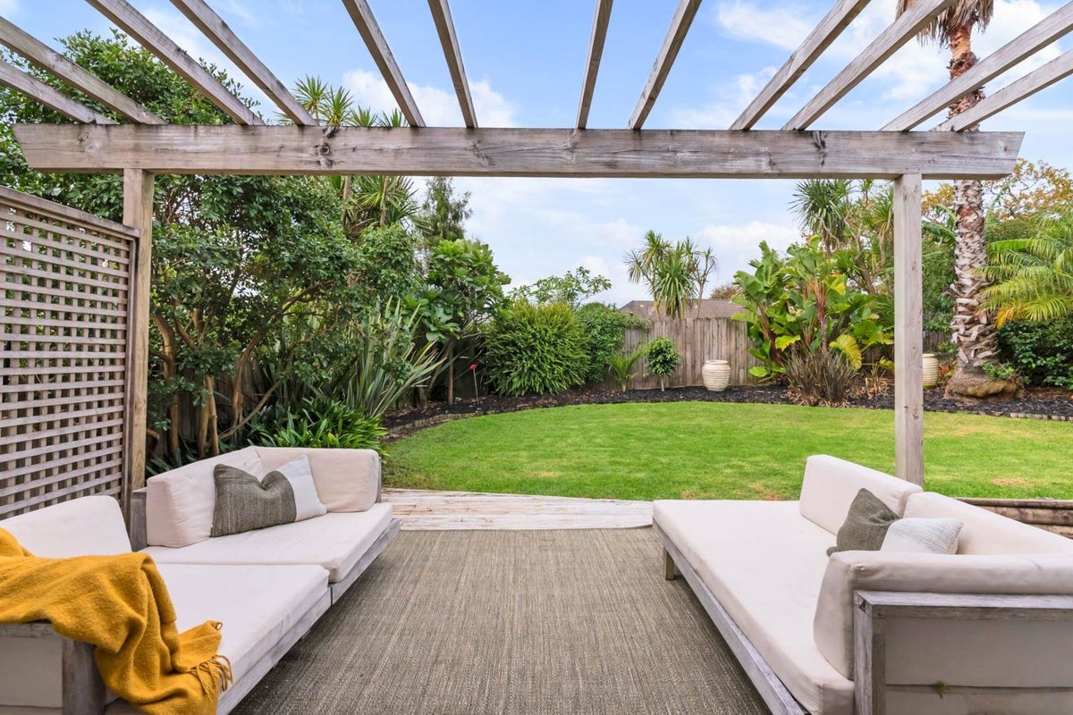 47 Kiwi Road, Point Chevalier, Auckland - Carousel 2