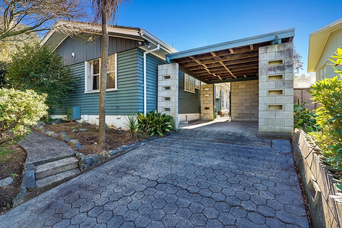 30 Kowhai Street, Hamilton Lake, Hamilton - Carousel 1