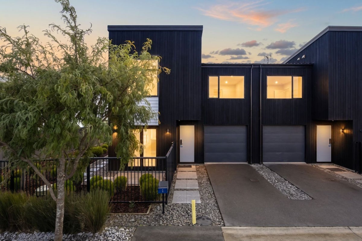 8 Alexander French Close, Silverdale, Silverdale - Carousel 1