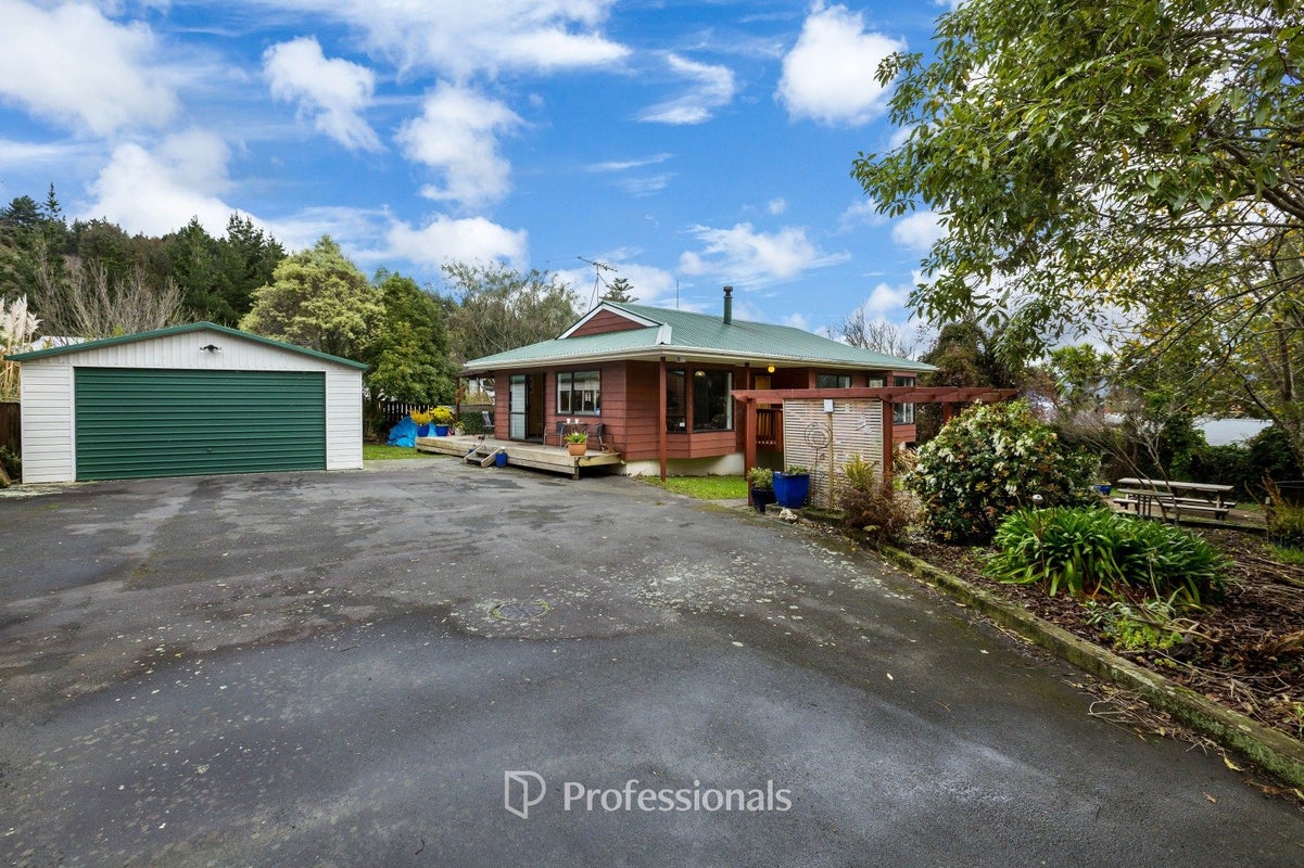 11 Monarch Grove, Maoribank, Upper Hutt - Carousel 20