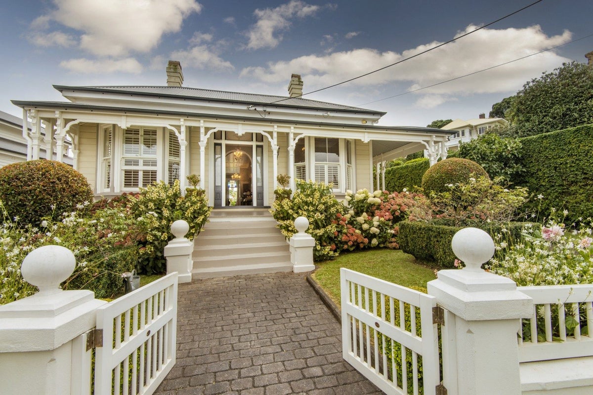 15 Jubilee Avenue, Devonport, Auckland - Carousel 2