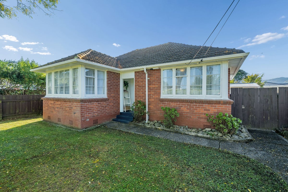 82 Pine Avenue, Ebdentown, Upper Hutt - Carousel 2