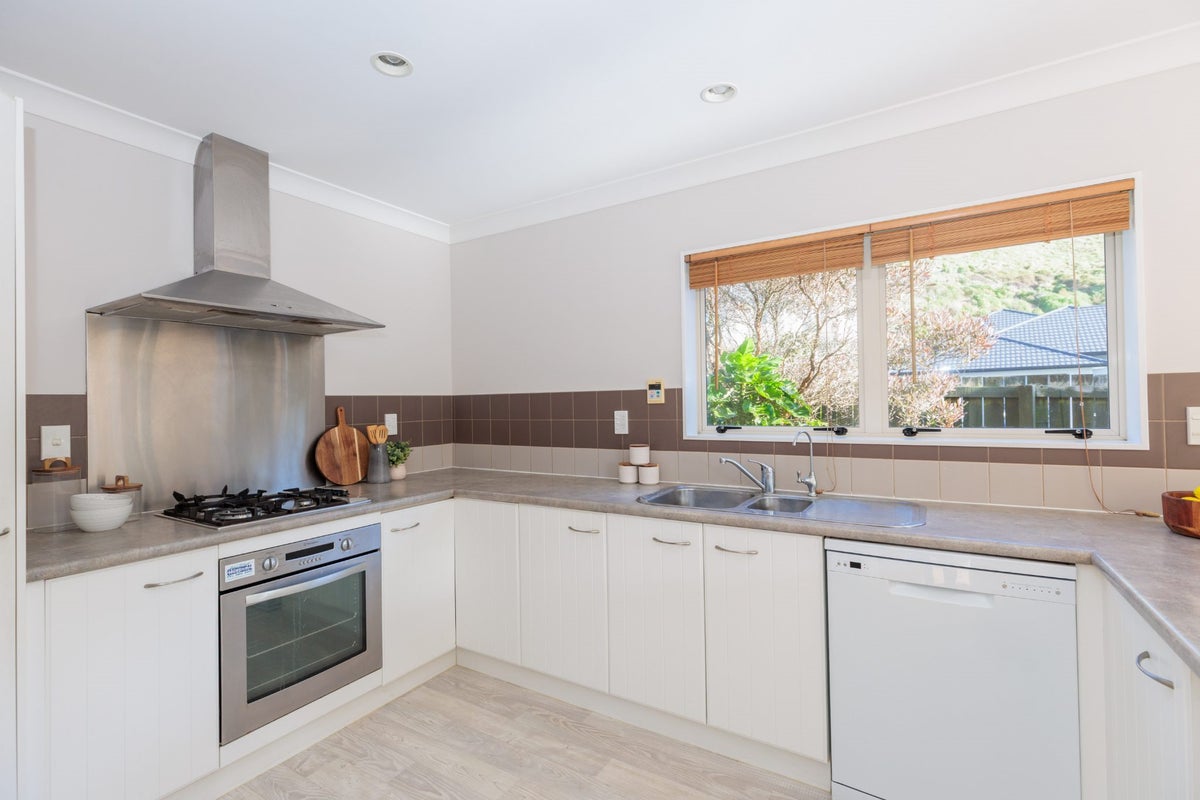 41 Erlestoke Crescent, Churton Park, Wellington - Carousel 2