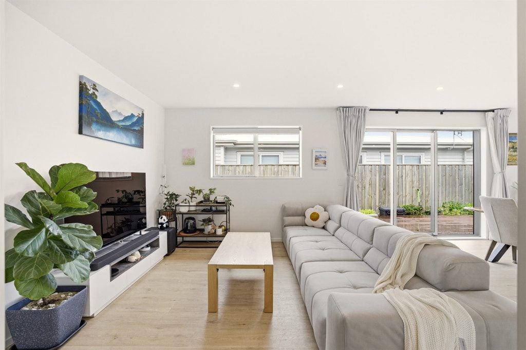 35 Skibbereen Drive, Halswell, Christchurch - Carousel 2