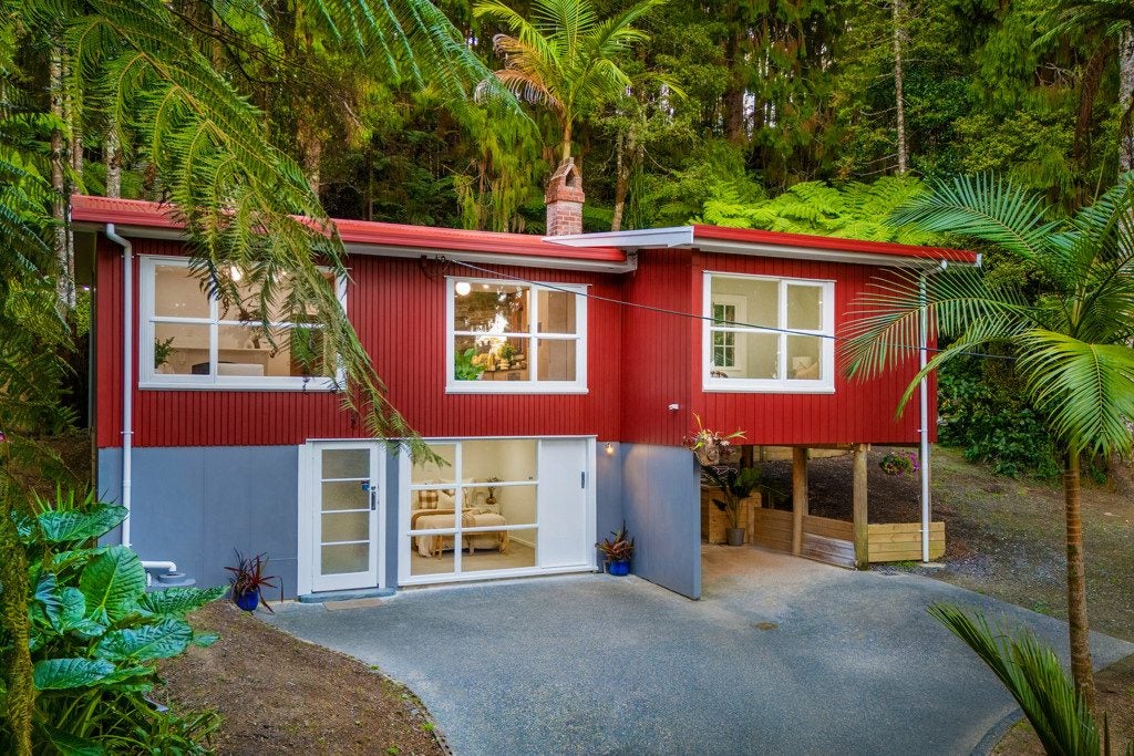 12 Kauri Loop Road, Oratia, Auckland - Carousel 2