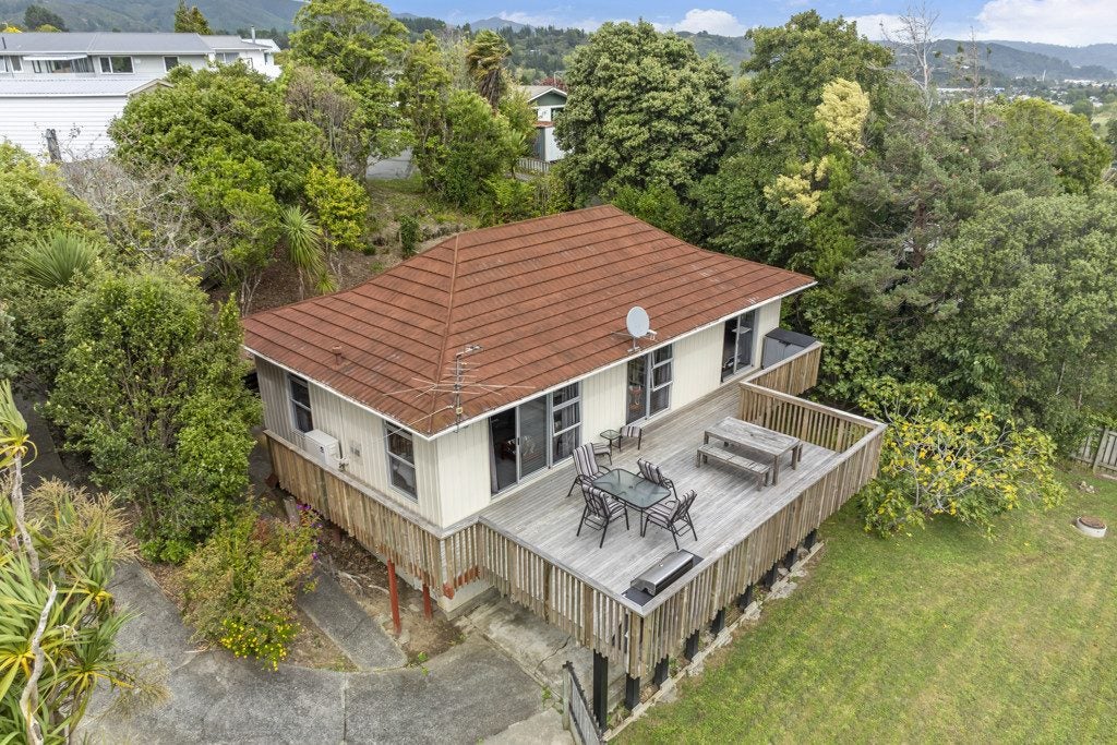 39 Aniseed Grove, Timberlea, Upper Hutt - Carousel 1