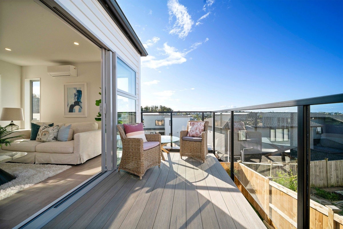 1D Clematis Avenue, Murrays Bay, Auckland - Carousel 2