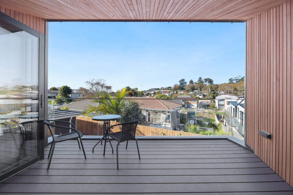 16 & 16A Maugham Drive, Bucklands Beach, Manukau City, Auckland - Carousel 2
