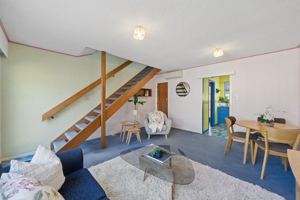 2/210 Newlands Road, Newlands, Wellington - Carousel 2