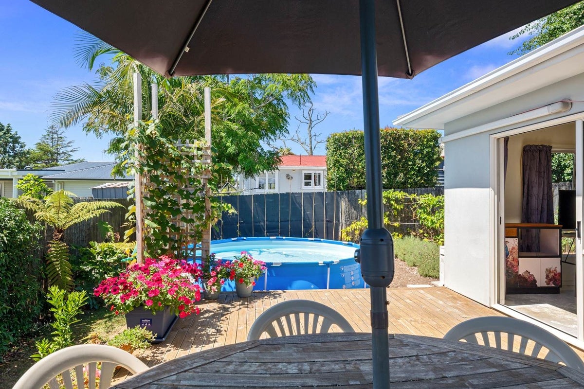 2/256A Birkdale Road, Birkdale, Auckland - Carousel 2