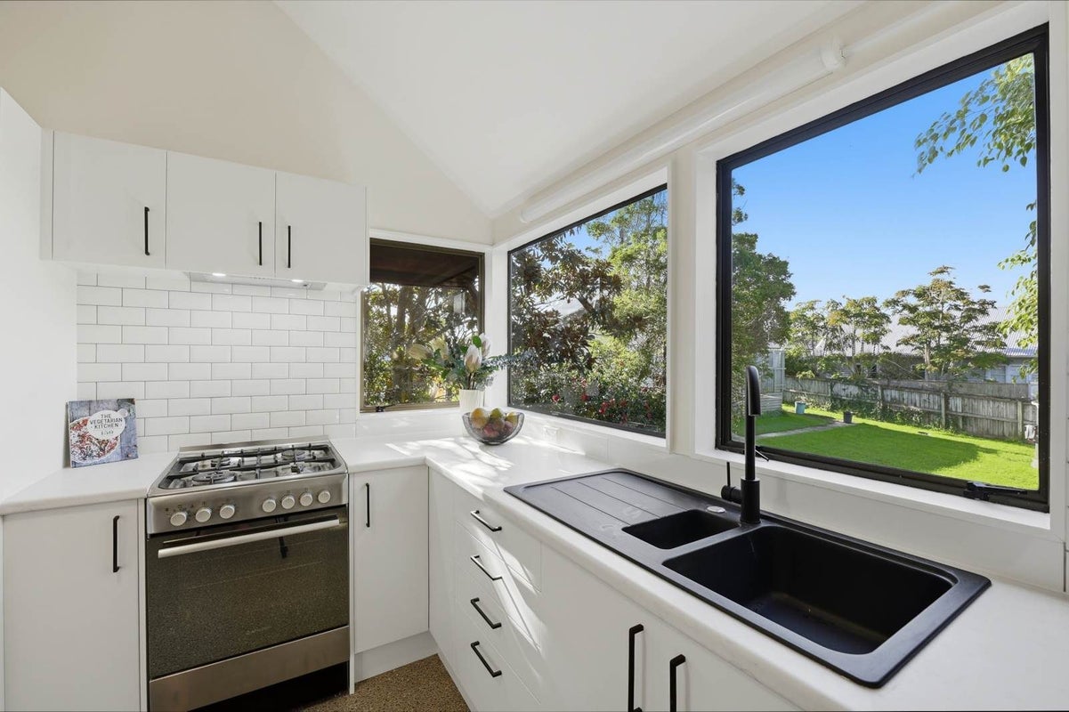 2/1 Aramoana Avenue, Devonport, Auckland - Carousel 2