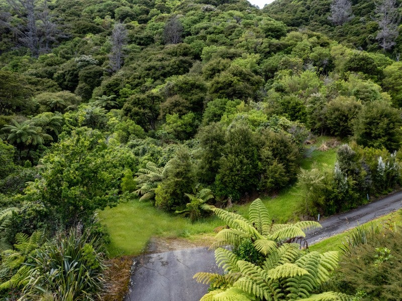 24 Amelia Crescent, Waikawa, Picton - Carousel 1