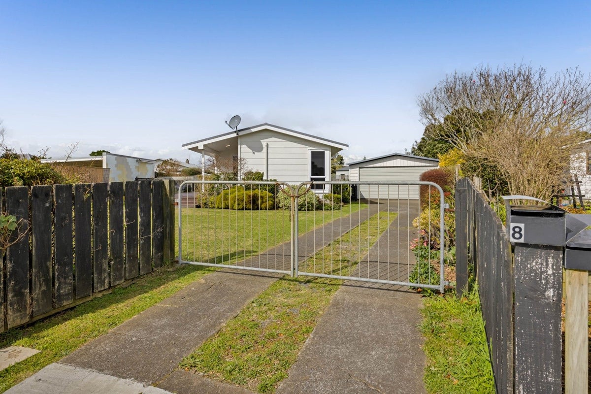 8 Hughson Place, Opunake - Carousel 26