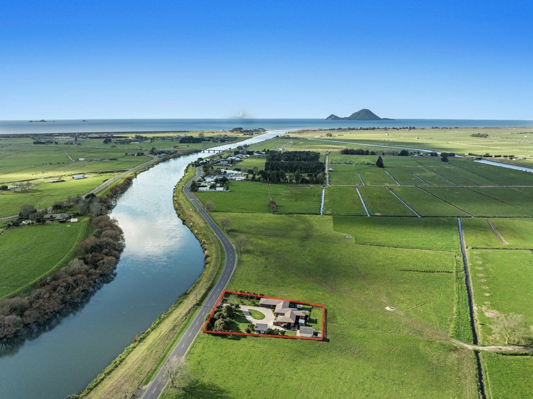 97 East Bank Road, Edgecumbe, Whakatane - Carousel 25
